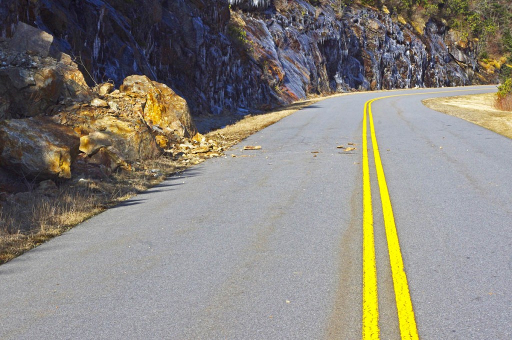 photo-rocky-section-along-blue-ridge-parkway