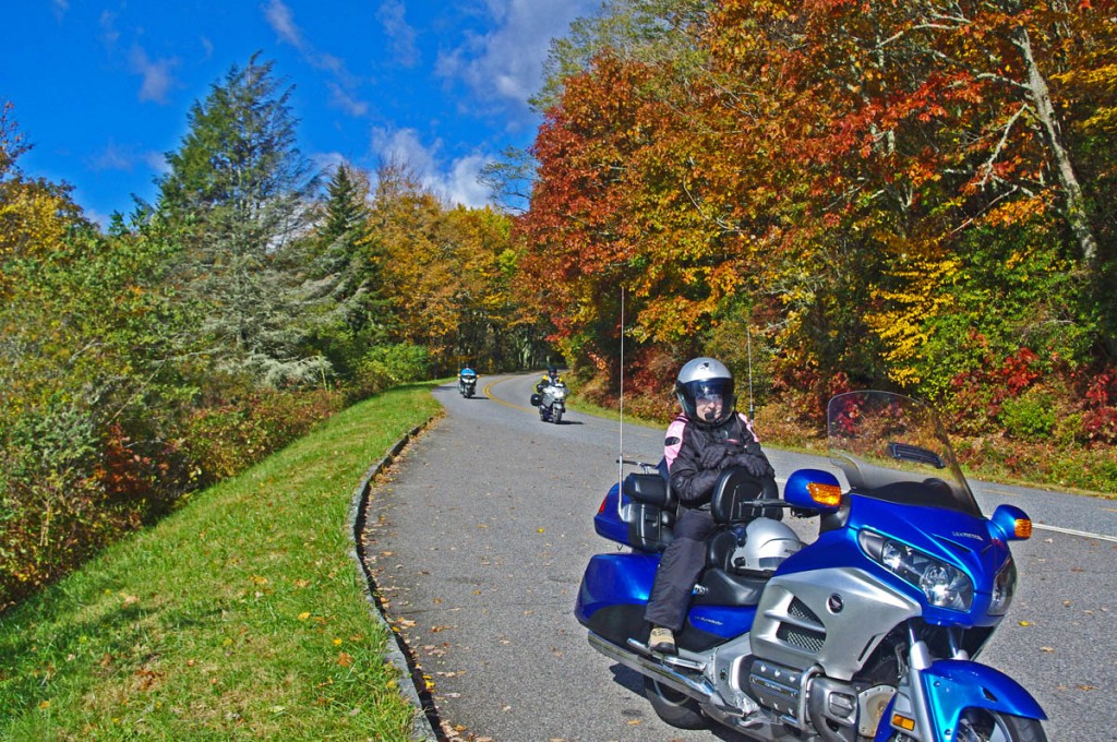 photo-woman-motorcycle-passenger